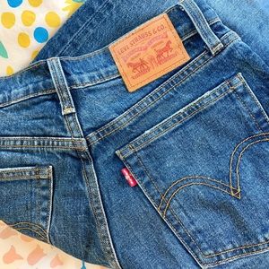 Levi’s high waisted jeans size 25